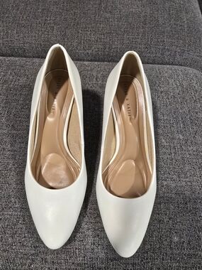 Kelly & Katie Women’s White Pointed-Toe Pumps